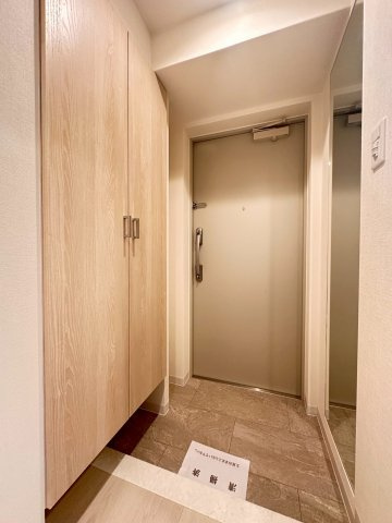 ガーデンクォーツ摂津正雀の玄関