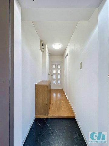 リヴェール多摩川 303号室の玄関