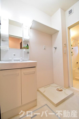 【洗面所】 | メゾンエトワール観音寺 | 洗髪洗面化粧台・室内洗濯機置場