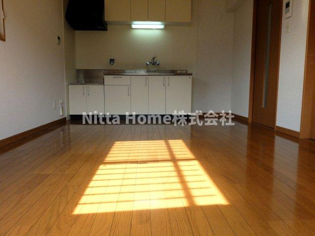 リバーサイドレジデンスＡの居間・リビング|明るいリビングです(^^)/