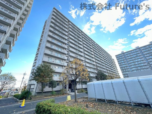 パークフィールドみさとテラ・ウエスト5街区2号館の外観|きれいに整備された敷地内で快適にお過ごしいただけます◎