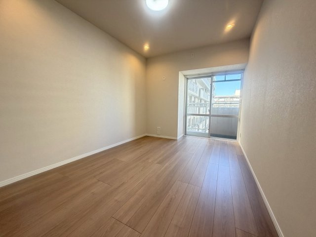 パークフィールドみさとテラ・ウエスト5街区2号館の洋室|7.3帖の洋室・主寝室としていかがでしょう