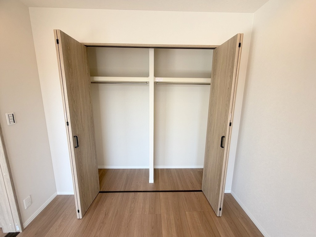 パークフィールドみさとテラ・ウエスト5街区2号館の収納|衣類を収納できるクローゼット完備