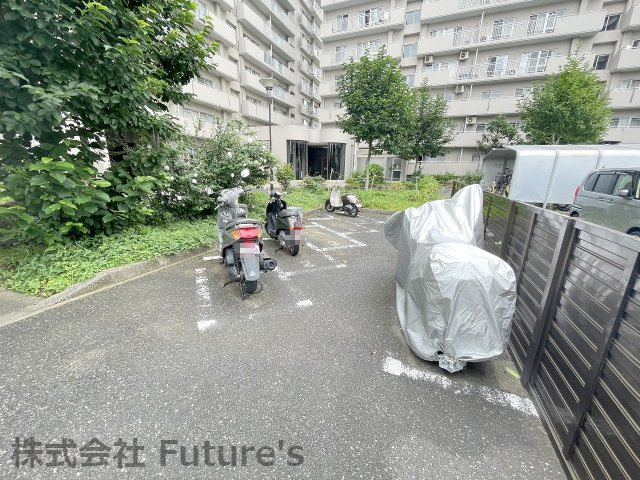 パークフィールドみさとテラ・ウエスト5街区2号館のその他共用部分|バイク置場完備。（要空き・料金確認）