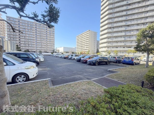 パークフィールドみさとテラ・ウエスト5街区2号館の駐車場|駐車場は広くゆとりがあるので駐車もラクラク（要空き・料金確認）