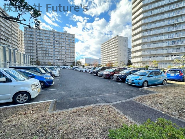 パークフィールドみさとテラ・ウエスト5街区2号館の駐車場|駐車場は広くゆとりがあるので駐車もラクラク（要空き・料金確認）