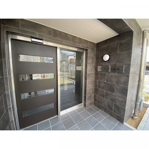 リアライズ今里南のエントランス