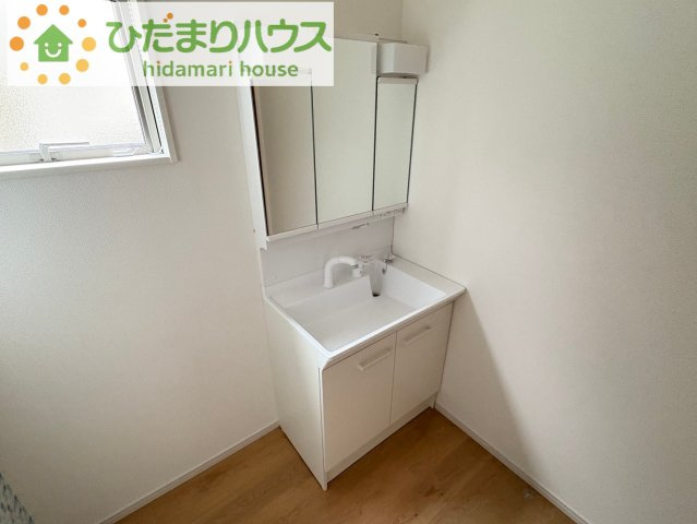 深谷市西大沼　中古一戸建ての独立洗面台