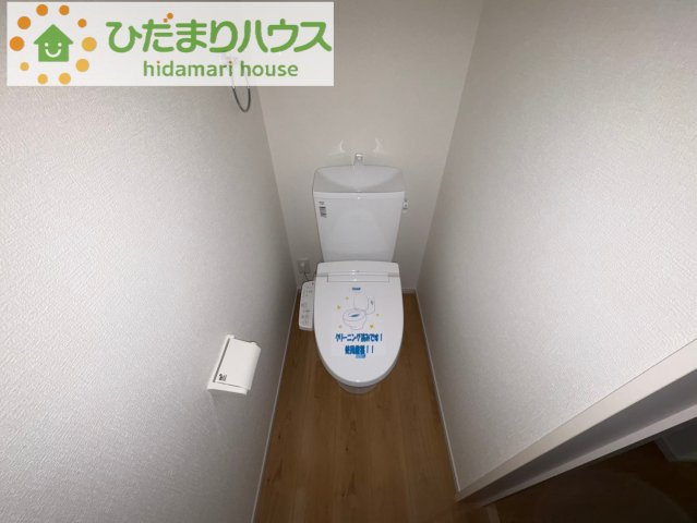 深谷市西大沼　中古一戸建てのトイレ