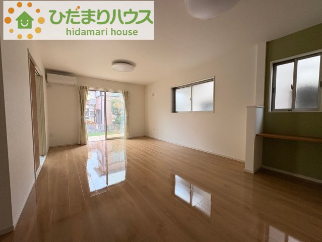 深谷市西大沼　中古一戸建ての居間・リビング