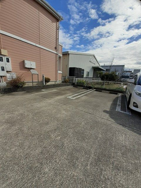 メゾンいかみＢの駐車場