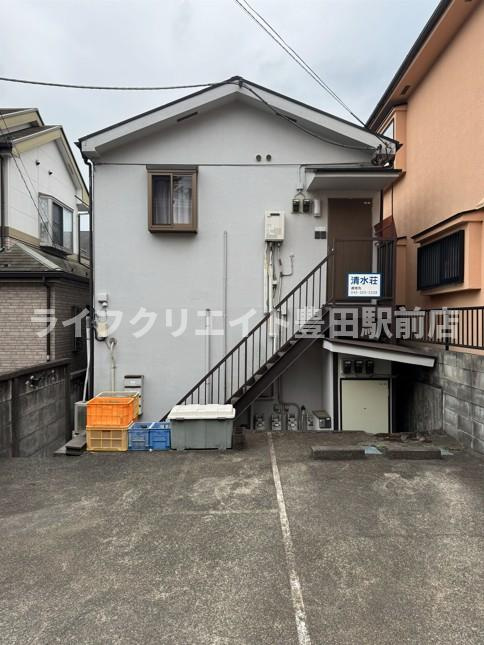 清水荘の駐車場