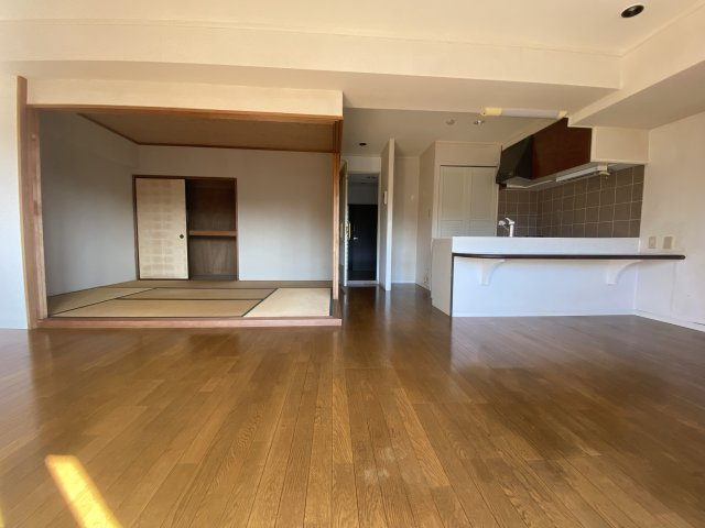 シーズ城ヶ崎の居間・リビング