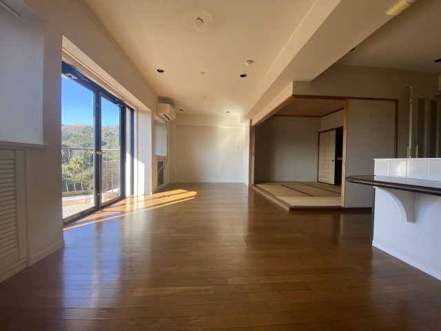 シーズ城ヶ崎の居間・リビング