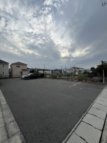 シャンブルミークの駐車場