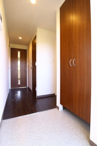 シャンブルミークの玄関