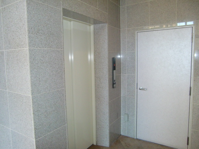 グラン・シーマのエントランス|エレベーター