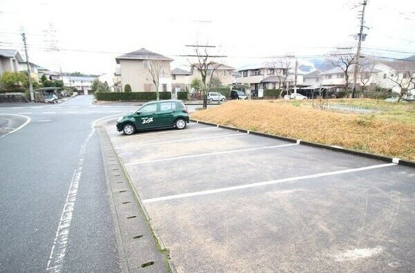美しが丘エミネンスの駐車場