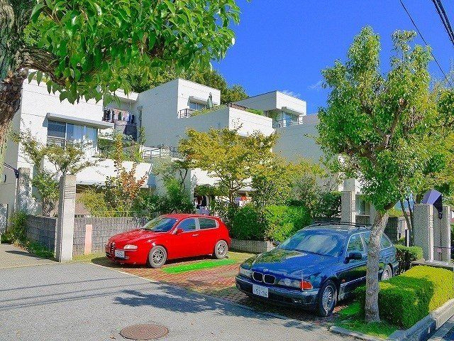 ローレルコート高の原の外観