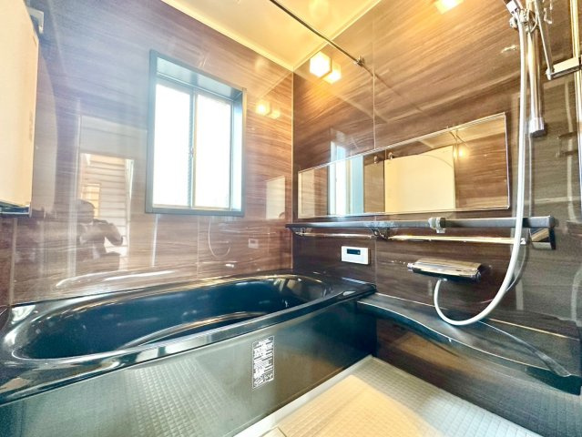 神戸市垂水区舞子坂3丁目のトイレ|二階にもトイレがあり便利！
壁紙が薄いピンクで可愛い♪