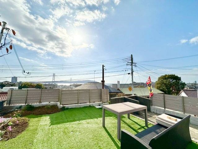 神戸市垂水区舞子坂3丁目の庭|明石海峡が見えて眺望良好♪BBQや夜には、夜景を見ながらくつろぐのもgood！