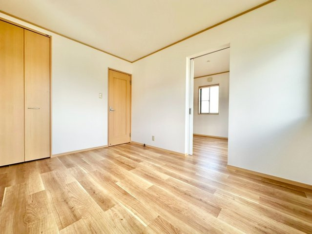 神戸市垂水区舞子坂3丁目の洋室|クローゼット型の収納は、お部屋も広々と使えます♪