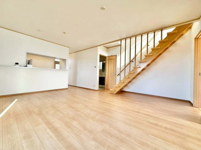 神戸市垂水区舞子坂3丁目のキッチン|お料理をしながらでもご家族との会話を楽しめる対面キッチン♪
ＩＨコンロでお掃除ラクラク♪収納たっぷりです♪