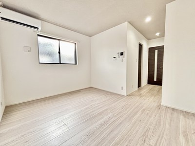 熊本市東区戸島６丁目のアパートの居間・リビング