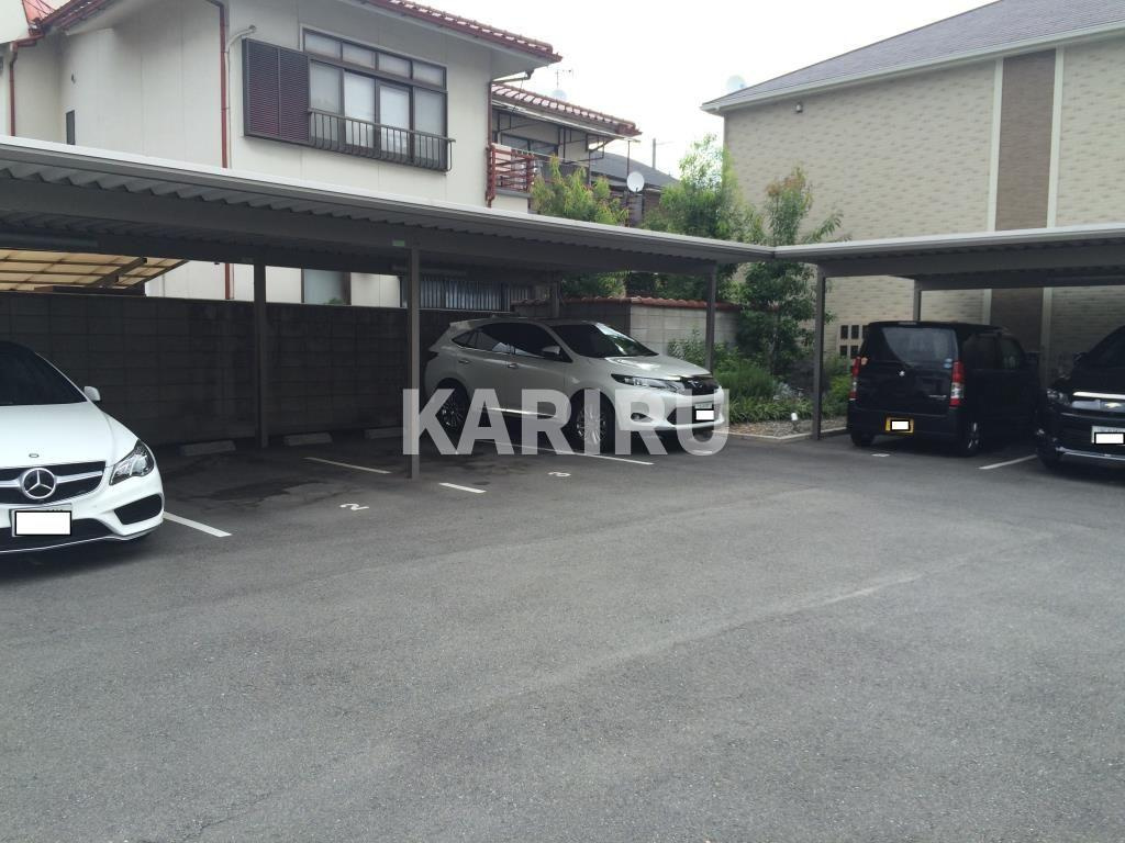 プレベール小路東の駐車場