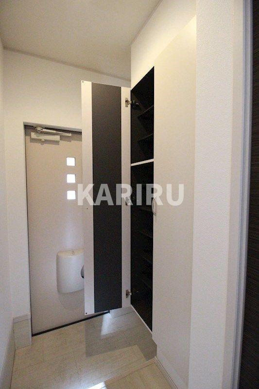 プレベール小路東の玄関