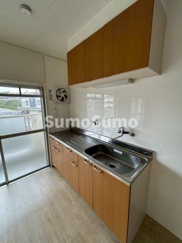 りばぁさいど多聞のキッチン|コンパクトなキッチンで掃除もラクラク