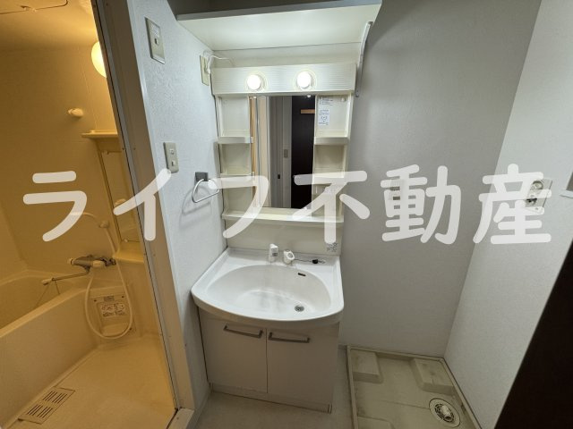 サンテ・潤の独立洗面台|独立洗面台、小物を置くことができて便利です