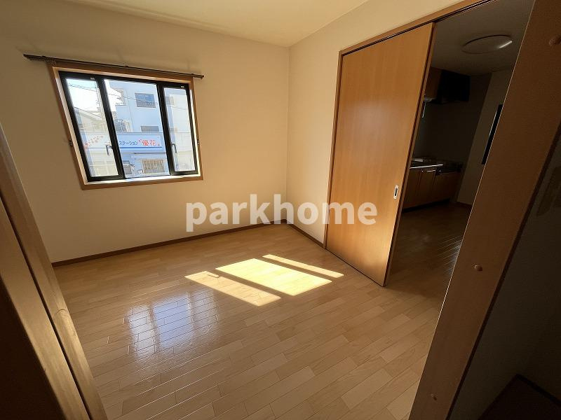 ピースフルハウス桂の洋室