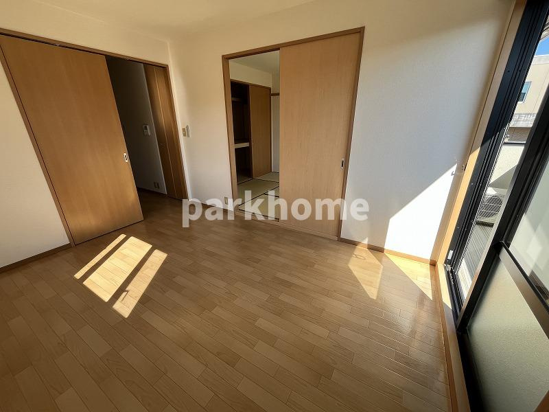 ピースフルハウス桂の洋室