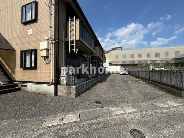 ピースフルハウス桂の駐車場