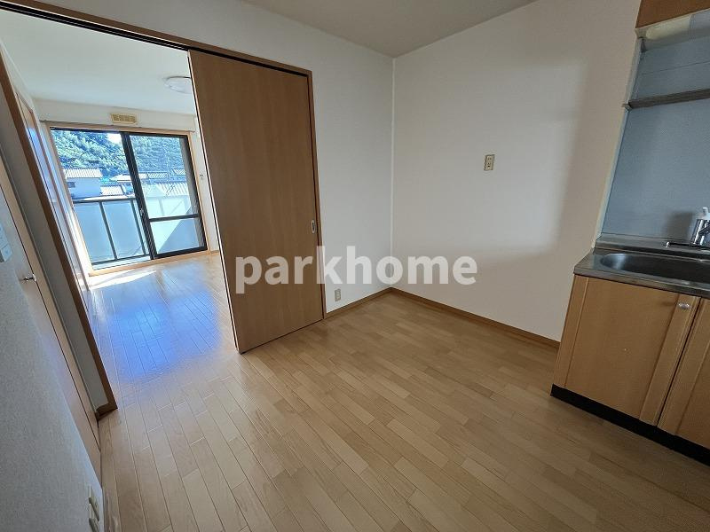 ピースフルハウス桂の居間・リビング