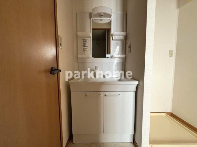 ピースフルハウス桂の独立洗面台