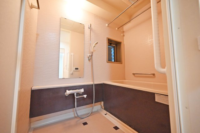 サンマンションアトレ吹田片山通りの浴室|一日の疲れを癒してくれるシステムバス。