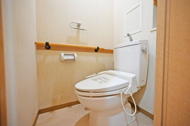 サンマンションアトレ吹田片山通りのトイレ|温水洗浄便座付きトイレは快適に使用して頂けます。