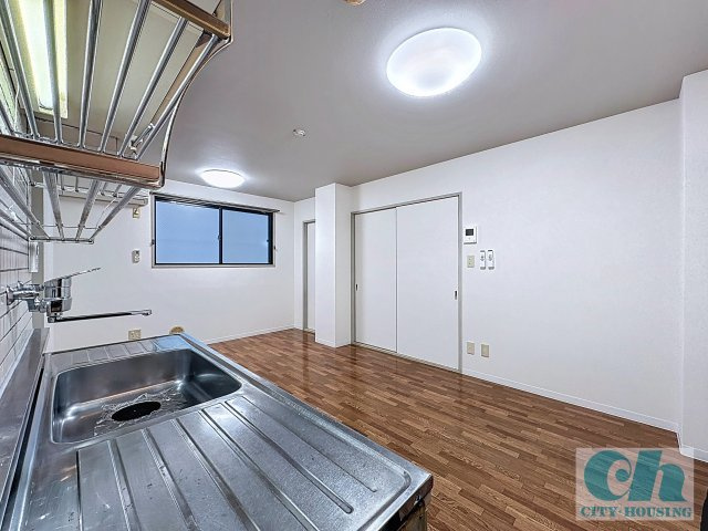 ドミール新田 302号室のキッチン