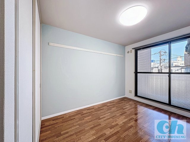 ドミール新田 302号室の洋室