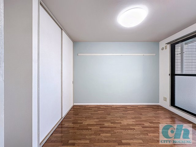 ドミール新田 302号室の洋室