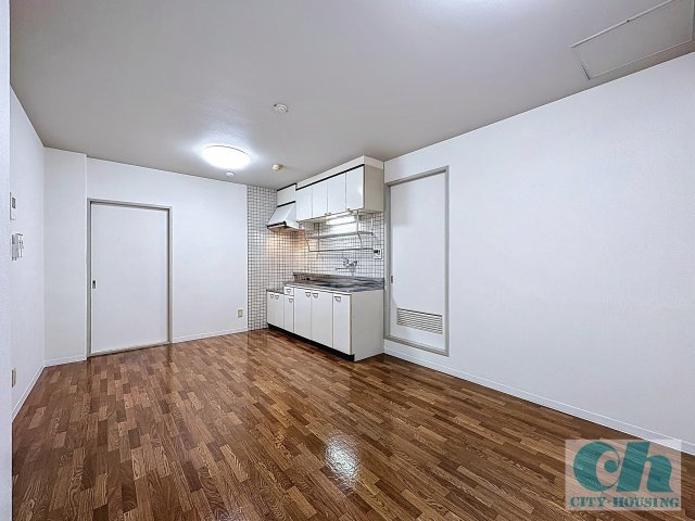 ドミール新田 302号室の居間・リビング