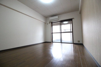 【居間・リビング】 | パレユニオン鶴ヶ丘 | 洋室8.0帖