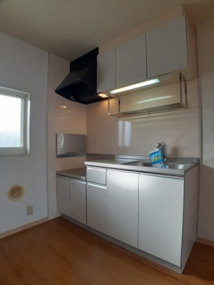 【キッチン】 | パルシャス園部Ⅰ | コンパクトなキッチンで掃除もラクラク