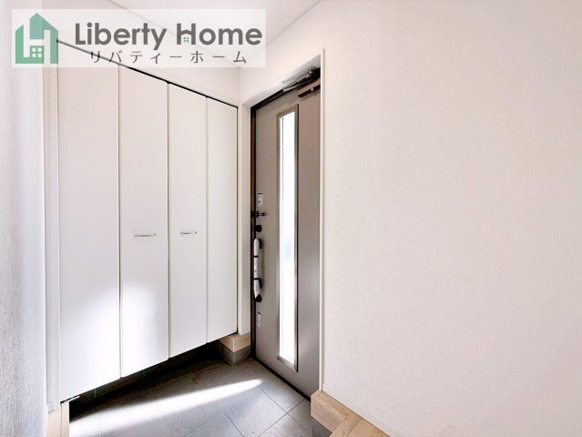 つくば市若葉第11　新築戸建の玄関