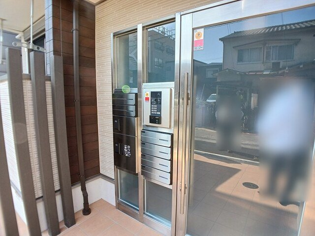 シャインⅡのエントランス|落ち着いたエントランスです