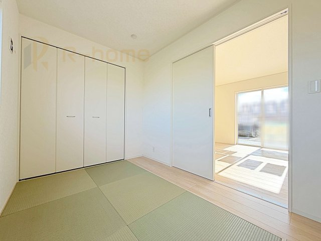 ひたちなか市磯崎町第3　新築戸建て　2号棟の和室|フローリングより衝撃が少ない和室は、ご両親のお部屋やキッズスペース、客間としても活用頂けます。
