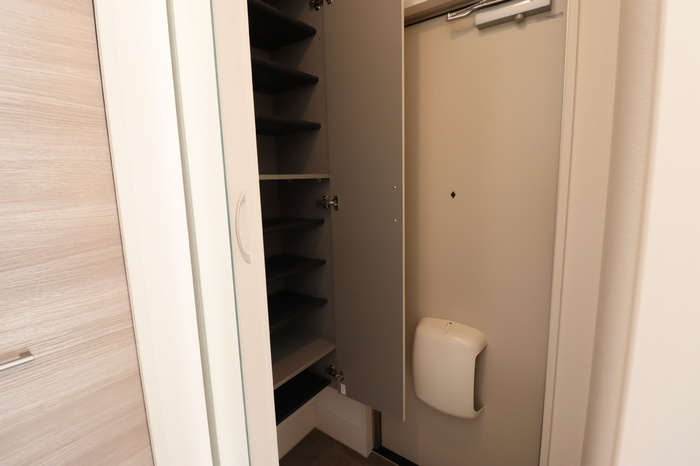 エタニティ Ⅰ・Ⅱ・Ⅲ・Ⅳの玄関|トールタイプシューズボックス（姿見鏡付）