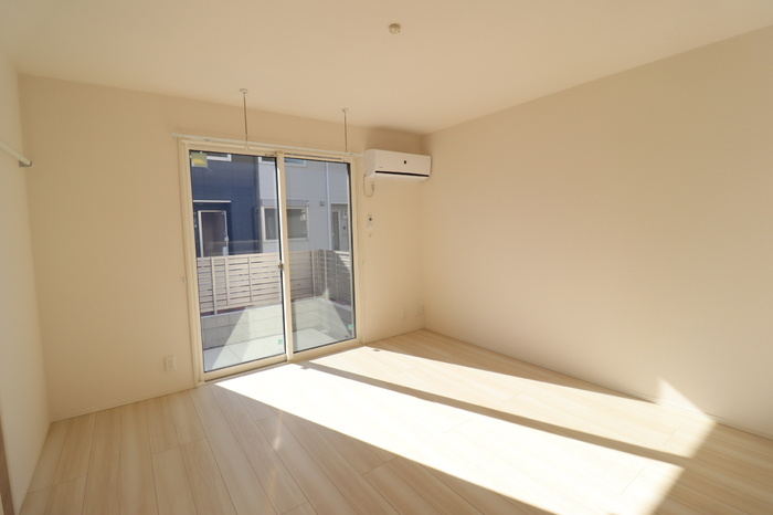 エタニティ Ⅰ・Ⅱ・Ⅲ・Ⅳの居間・リビング|リビング全景（エアコン付）